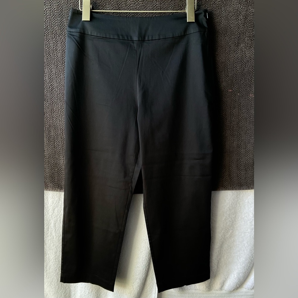 Chico's Classic Black Capris